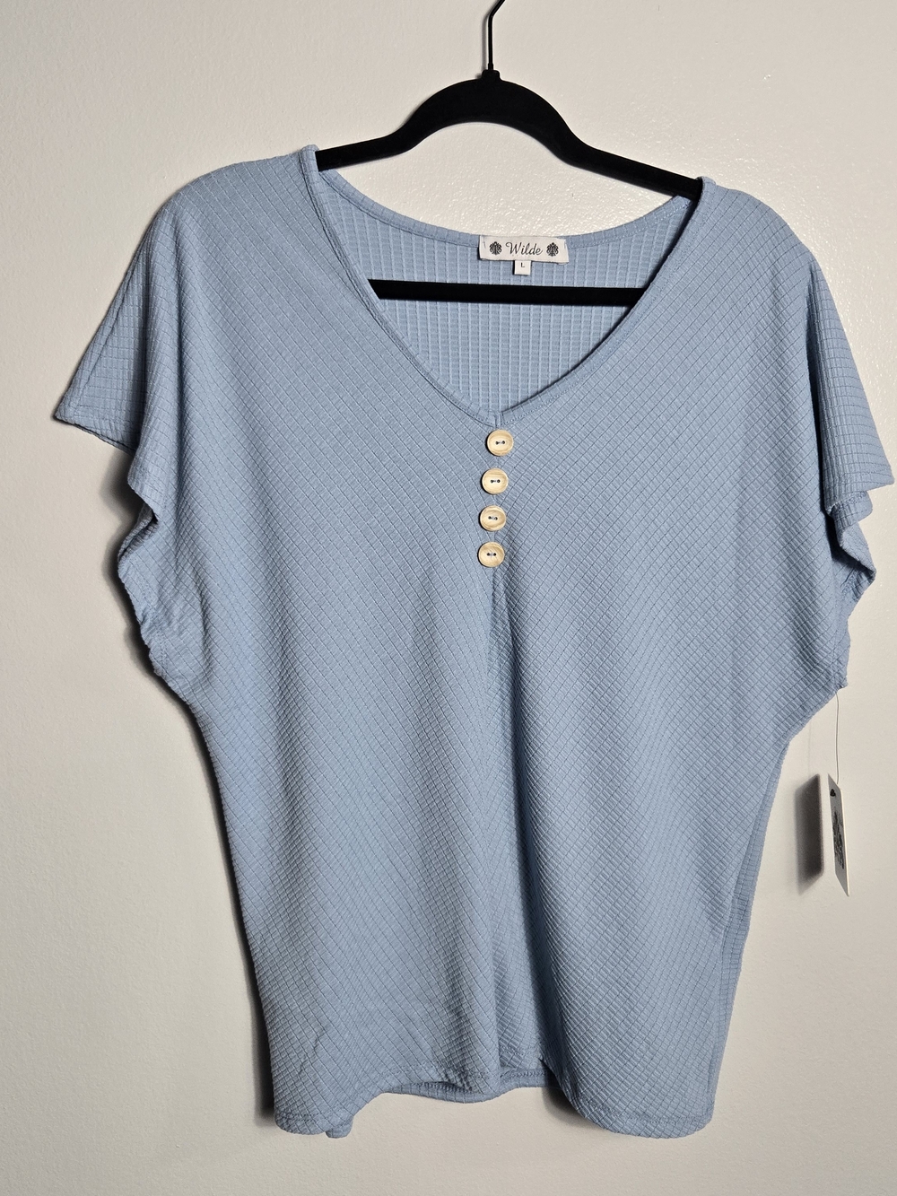 NWT Wilde Light Blue Waffle Knit Button V-Neck Short Sleeve Henley Top Large